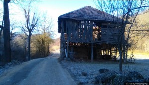 kuca-na-sred-puta